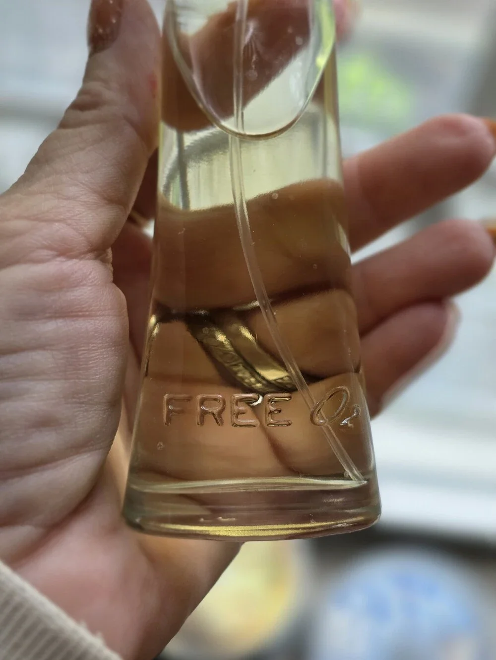 🌸 Avon Clear Glass Spray Bottle Of  Free O2 Floral, Fruity Fragrance 1.7 Fl. oz